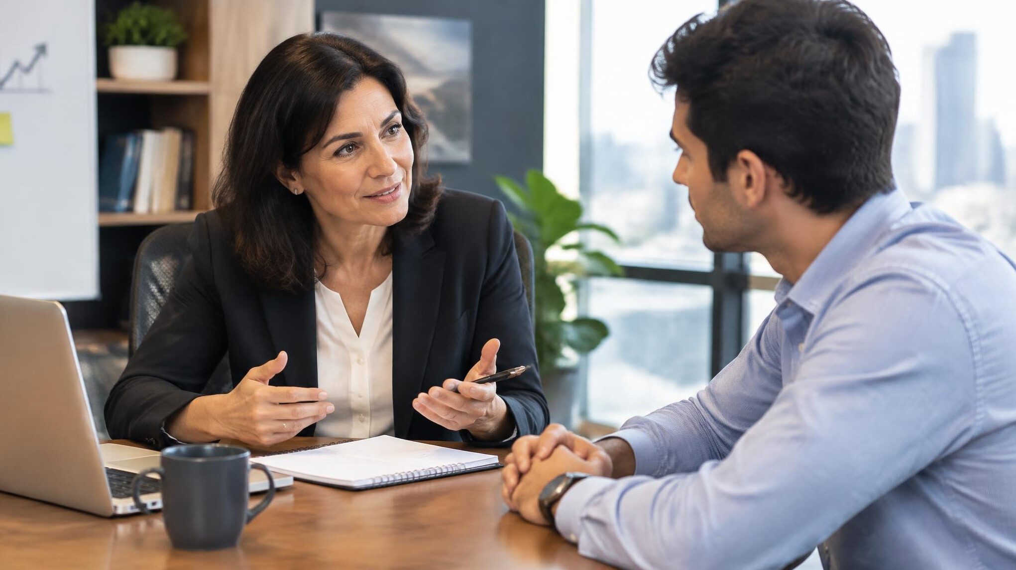 manager mentoring employee